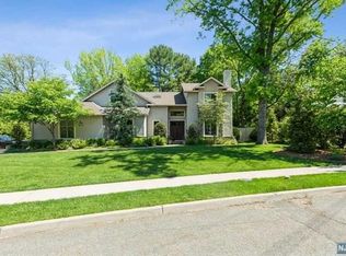 1 Taylor Dr, Closter, NJ 07624