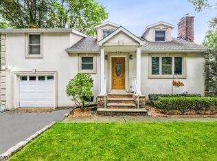 373 Long Hill Rd, Gillette, NJ 07933