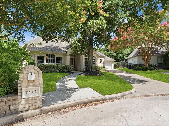 3rd image of 7114 Centre Oaks Dr