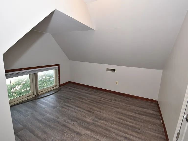 508 S Saint Joseph St — Photo 11