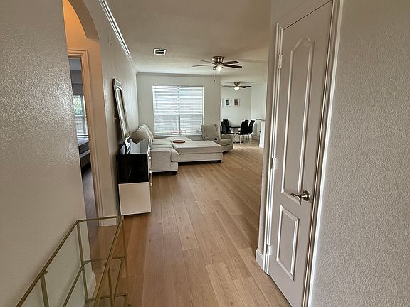 4th image of 4529 Highridge Dr