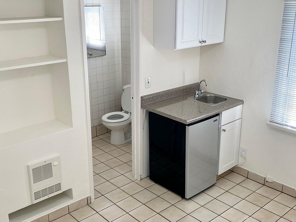 1st image of 1131 Centinela Ave #0