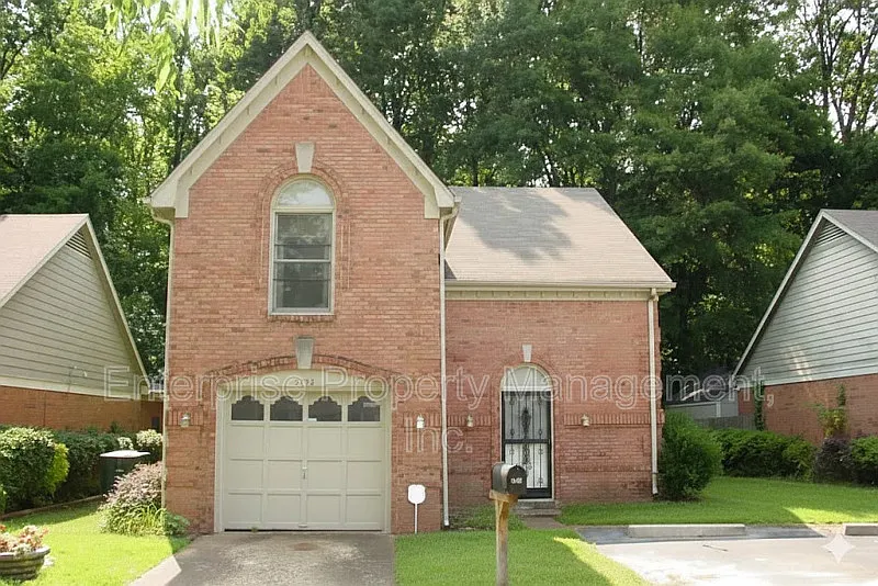 3 bed, 2.5 bath, 1756 sqft, $1,795 — Photo 1