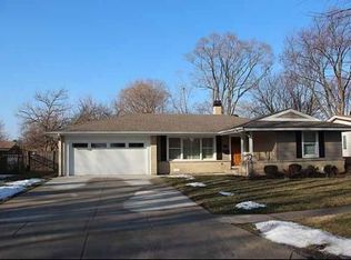 225 Peach Tree Ln, Elk Grove Village, IL 60007