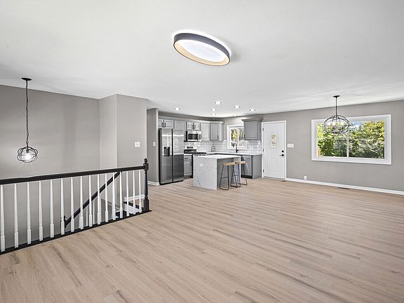 5th image of 300 Hickory Ave