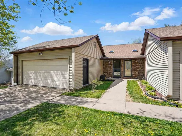 1937 S Ridge Dr, Coralville, IA 52241