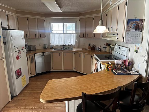 2nd image of 192 PHILADELPHIA BOULEVARD #9