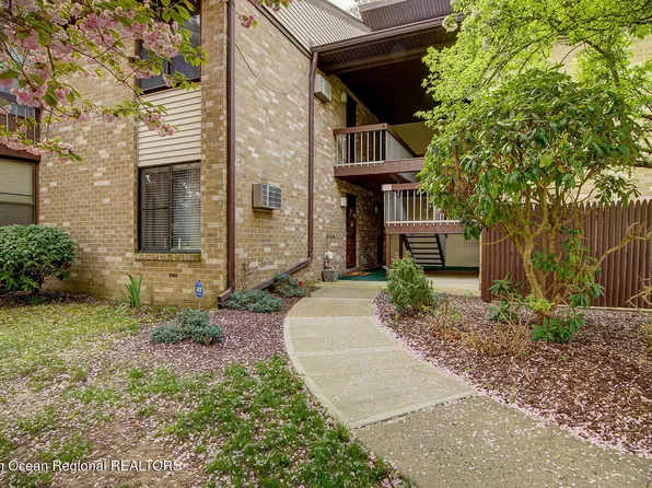 84 Amberly Drive #F, Manalapan, NJ 07726