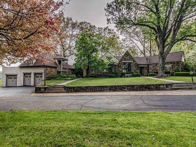 1st image of 551 Chapel Dr