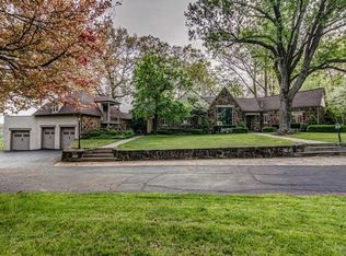 551 Chapel Dr, Ellwood City, PA 16117