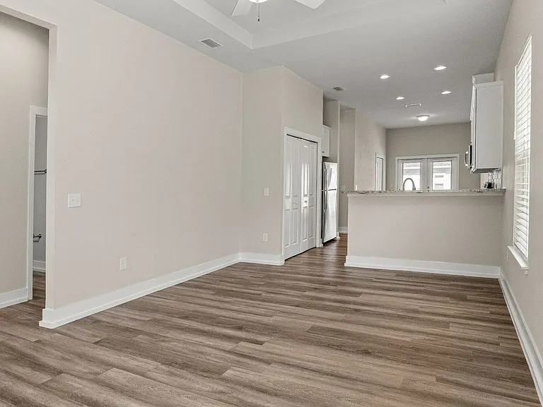420 NW 1st St — Photo 13