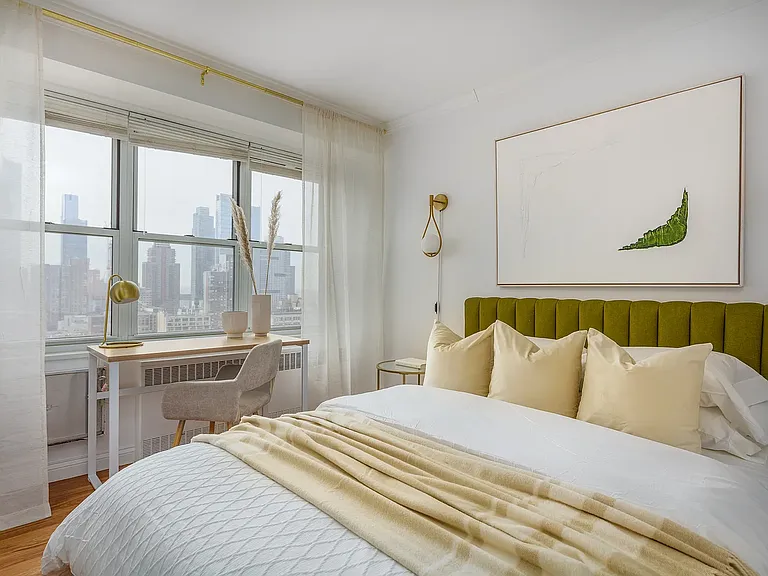 747 10th Ave #33F — Photo 3