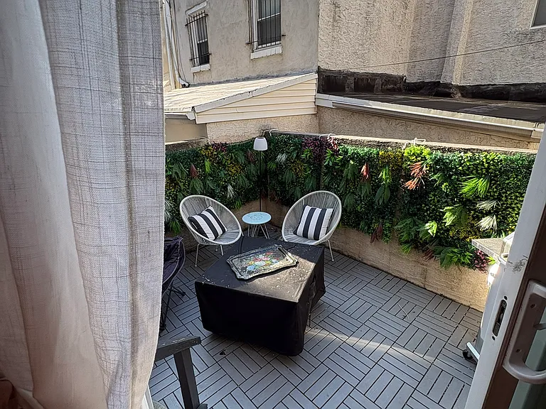 2516 Grays Ferry Ave — Photo 32