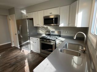 124 Howard St APT A, Geneva, IL 60134