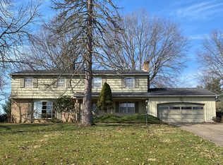 32 Fairview Hts, Parkersburg, WV 26101