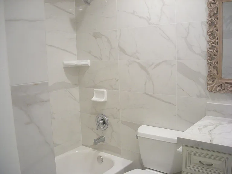 Tub in Second Bath room