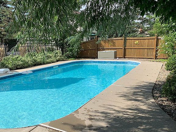 4th image of 8372 Clarence Lane Ct