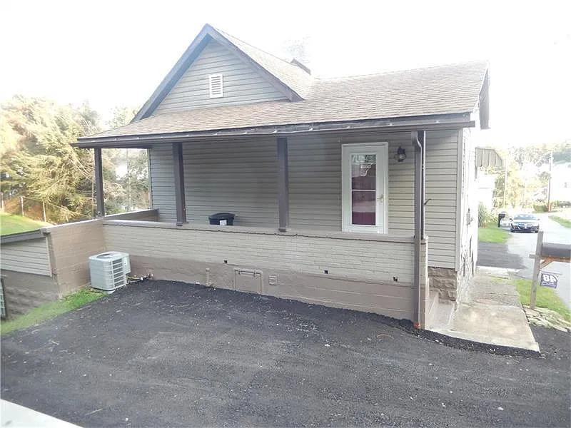 602 Maple St photo 1