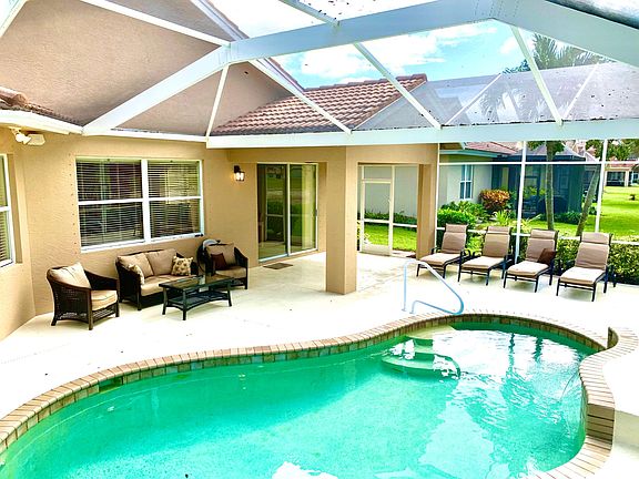 Pool/Lanai; Outdoor furniture provided