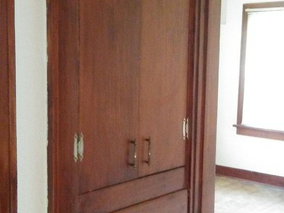 hallway between bedrooms