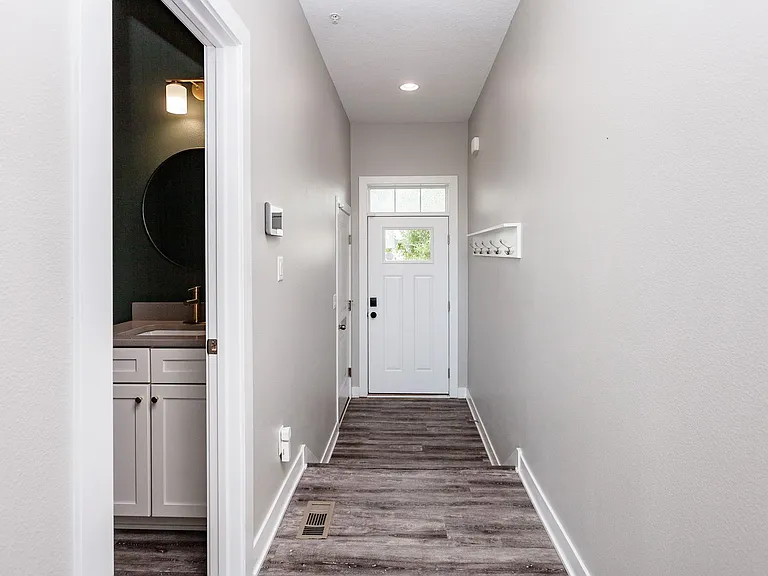 1508 NE Mocking Bird Ln — Photo 2