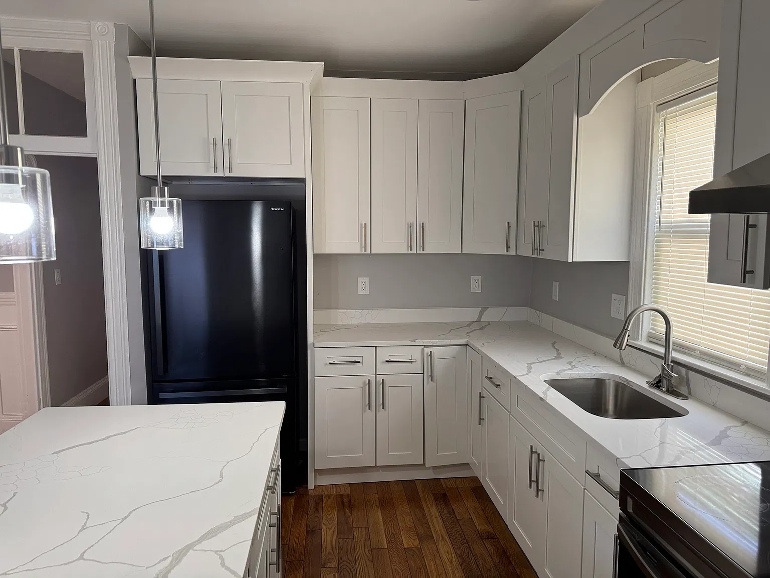 3 bed, 1.0 bath, 1100 sqft, $2,800 — Photo 3