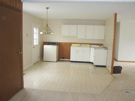 3rd image of 940 Richard Dr