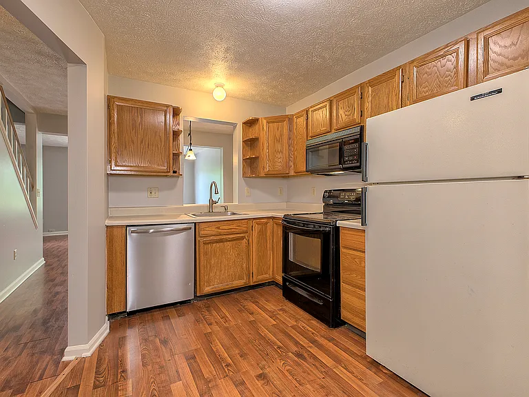 128 Winston Way — Photo 16