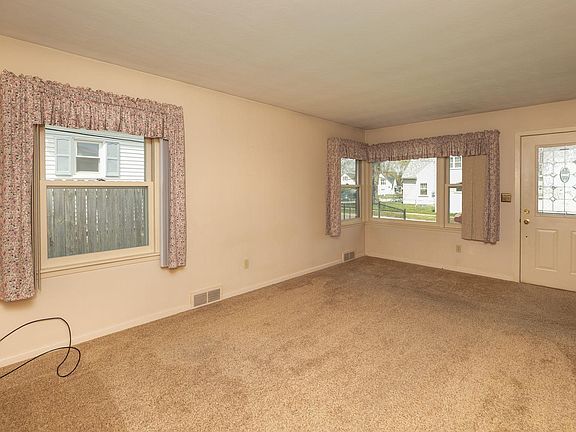 3rd image of 1408 4th St NE