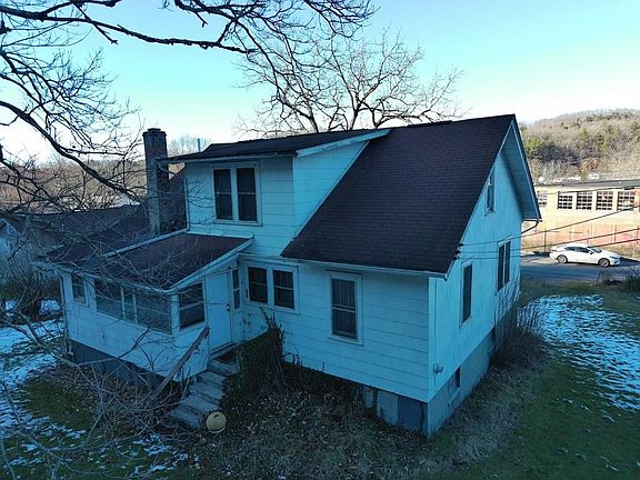 3rd image of 466 N Blue Jay Dr