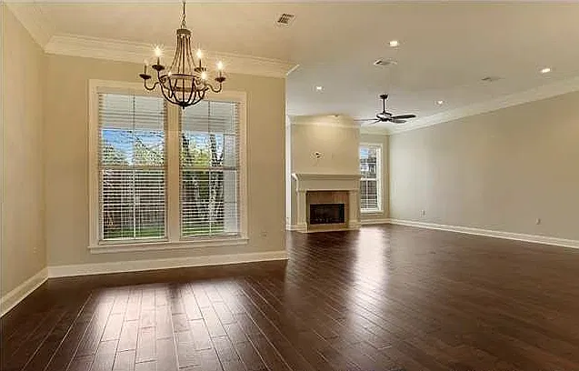 Beautiful Home off Bluebonette and Perkins — Photo 4