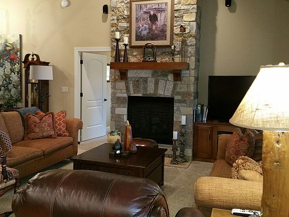 2nd image of 2468 Lough Ln