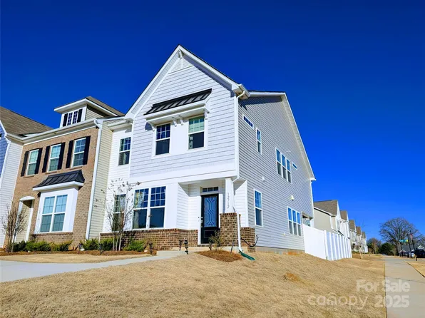 12712 Wandering Brook Dr, Charlotte, NC 28273