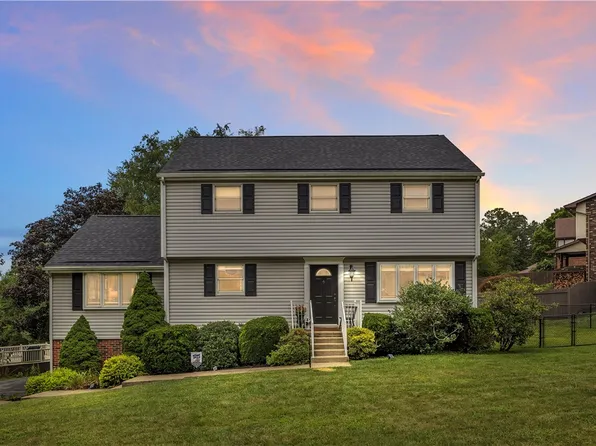 4093 Briarwood Dr, Jeannette, PA 15644