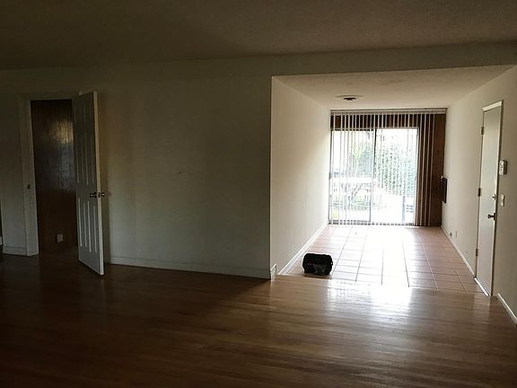 3rd image of 429 El Dorado St