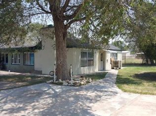 311 E Burnside Dr, Garden City, KS 67846