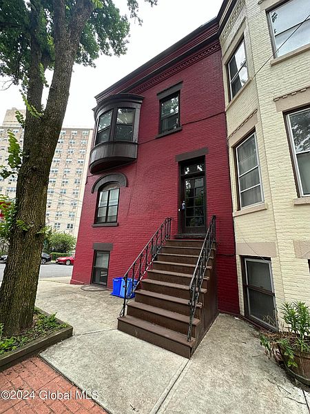 2nd image of 184 S Swan Street