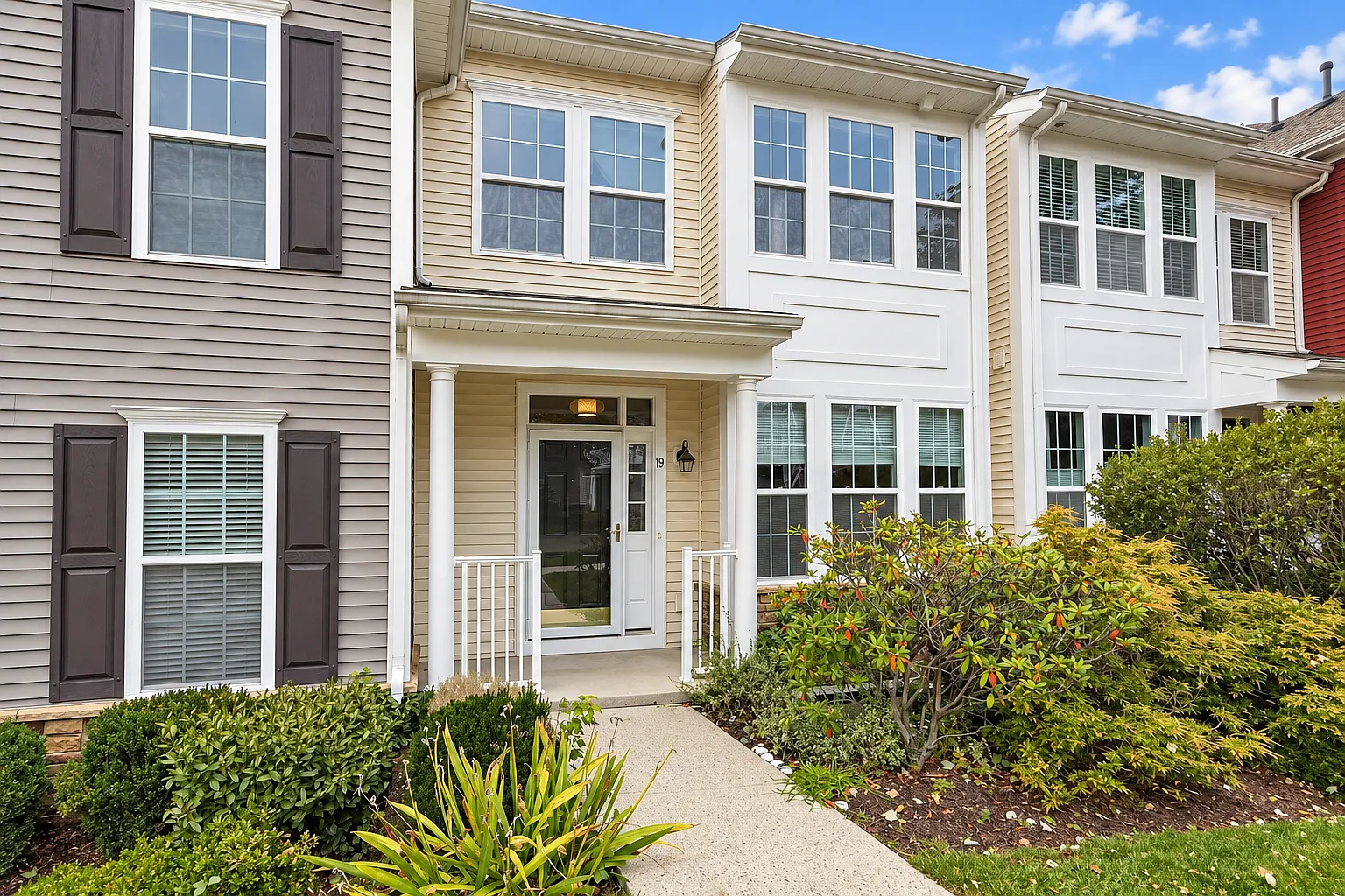 3 bed, 3.5 bath, 2372 sqft, $4,300 — Photo 3