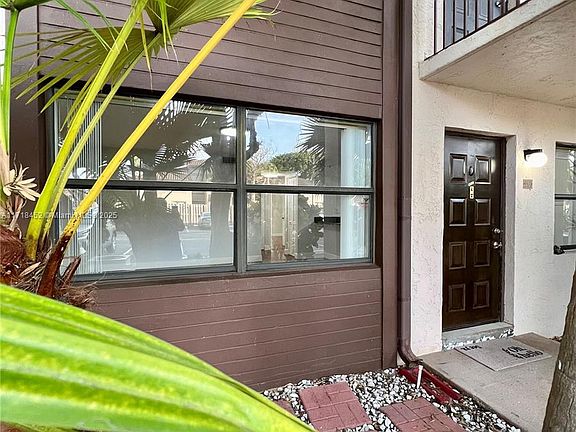 2nd image of 9920 Nob Hill Ct #9920