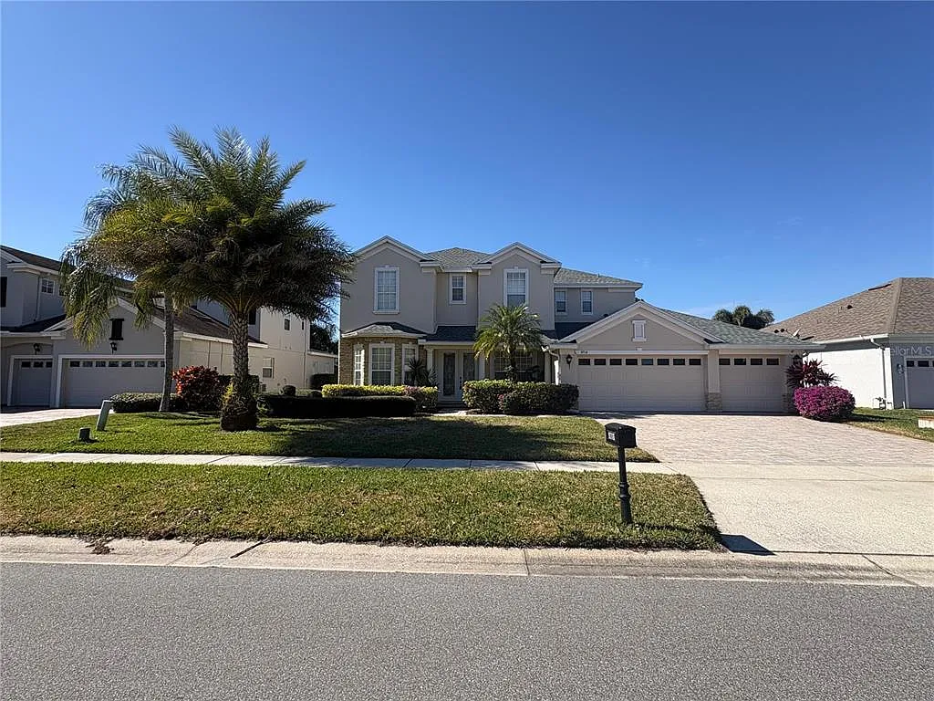 5 bed, 5.0 bath, 3650 sqft, $5,200 — Photo 2