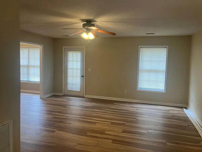 1711 Saint Charles Ln — Photo 5