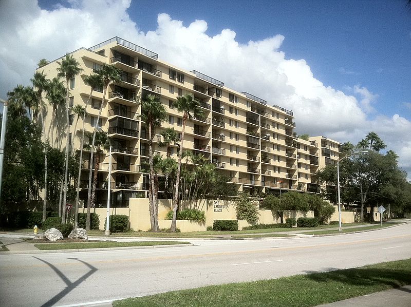 1st image of 201 W Laurel St APT 201