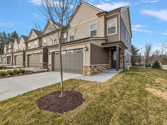 4th image of 11395 Iziks Way #1