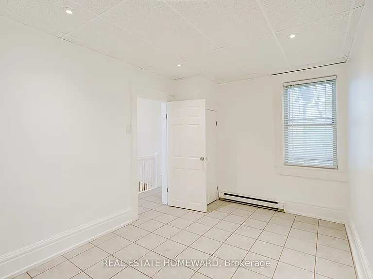 208 Ontario St #UPPER — Photo 16