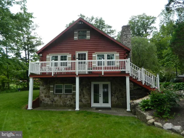 126 Ivy Ln, Lock Haven, PA 17745