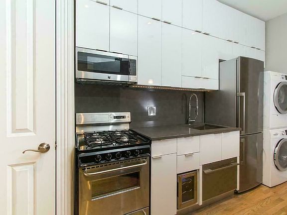 4th image of 102 E 7th St APT 2