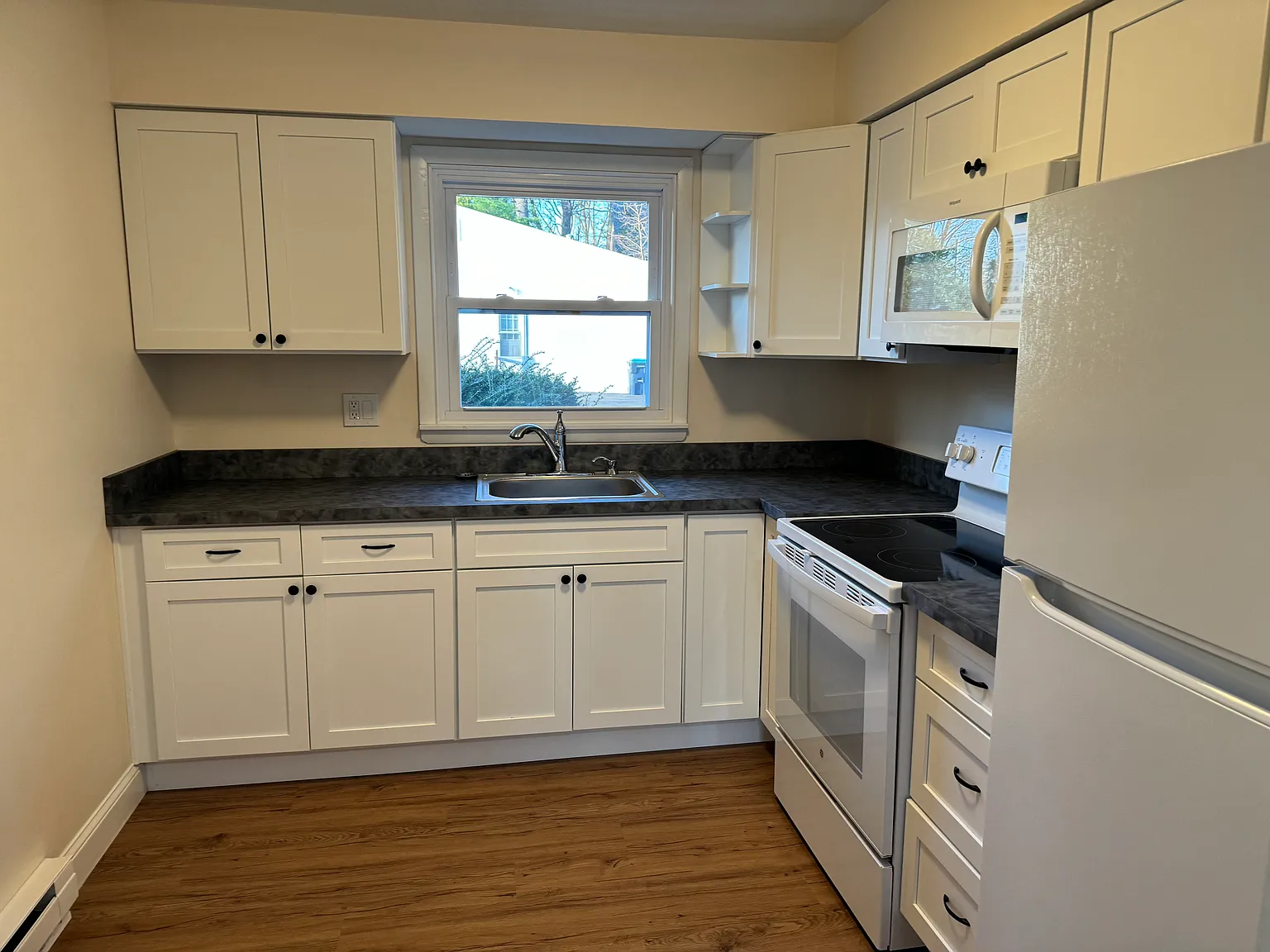 2 bed, 950 sqft, $1,800 — Photo 1