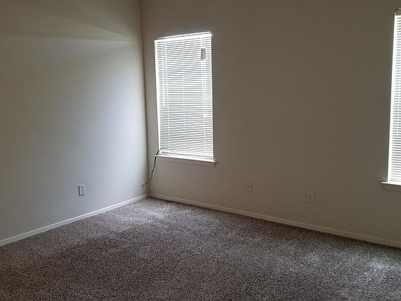 5th image of 815 Bonnie Ct