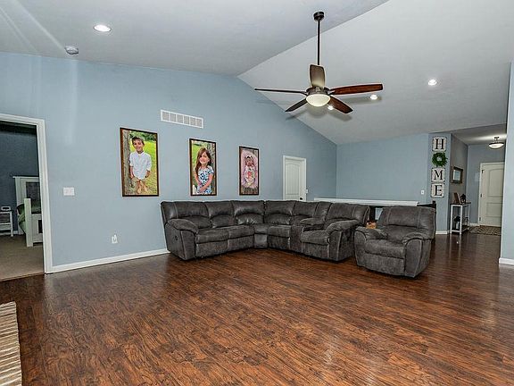 3rd image of 1491 Saint Charles Dr