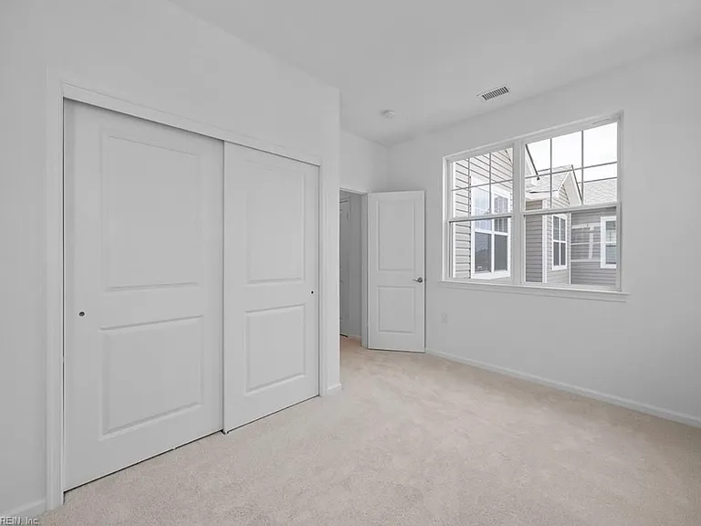 1749 Dresdon Ln — Photo 10